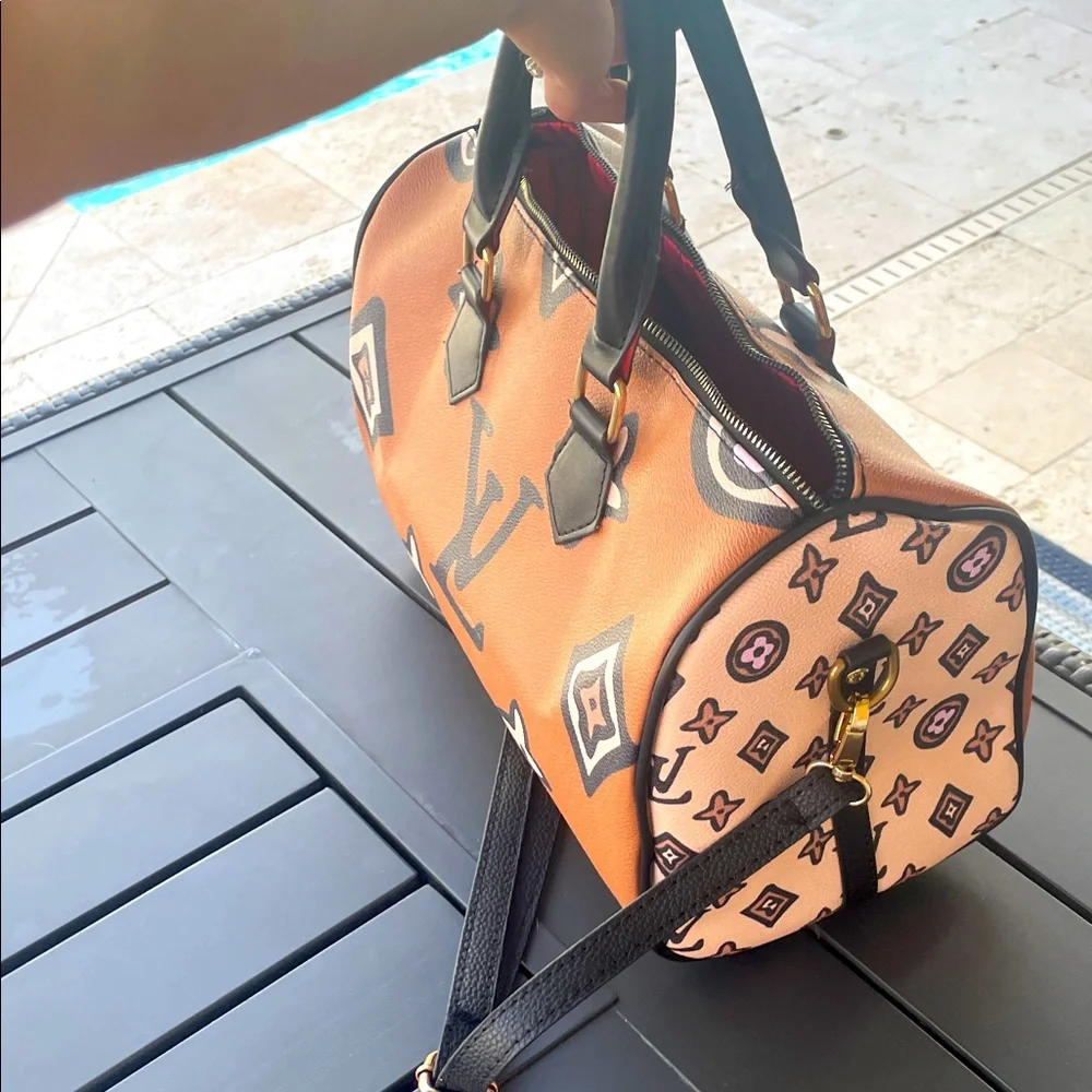 Speedy Crossbody - Picture 3 of 11